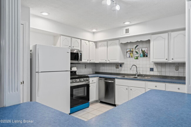 Building Photo - 10331 Shelbyville Rd