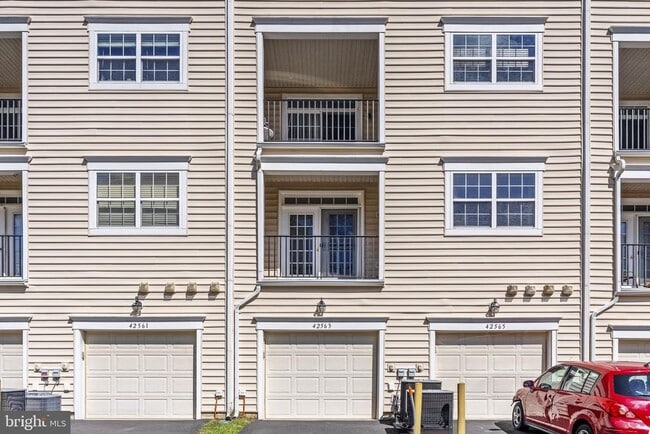 Building Photo - 42563 Highgate Terrace