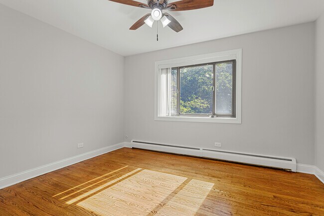 Building Photo - 6826 N Ridge Blvd