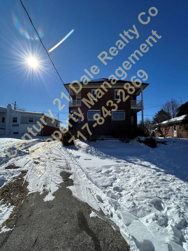 Building Photo - Beautiful 3 Bedroom 1 Bath Home in Dallastown Schools with a Large detached 2 Car Garage