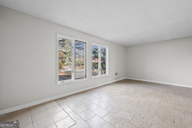 Building Photo - 2127 Golfview Dr SE