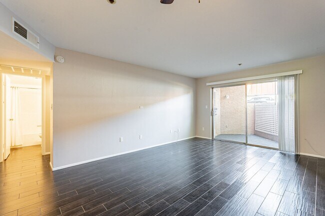 Building Photo - Two Bedrooms in Old Town Scottsdale - Available November 5, 2025!