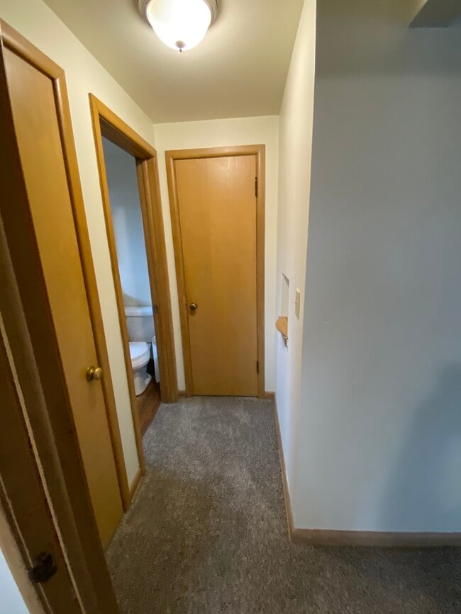 Nice Hallway Closet Space - 4944 W Forest Home Ave