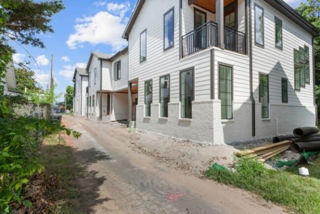 Building Photo - 1814 Stewart Pl