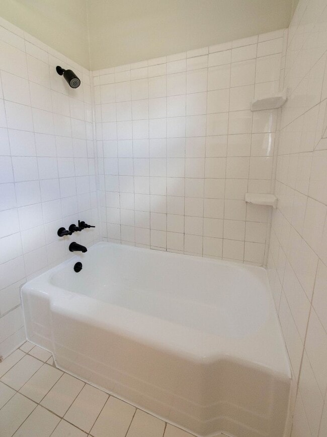 Building Photo - Stunning Myers Park 2 bedroom townhome sty...