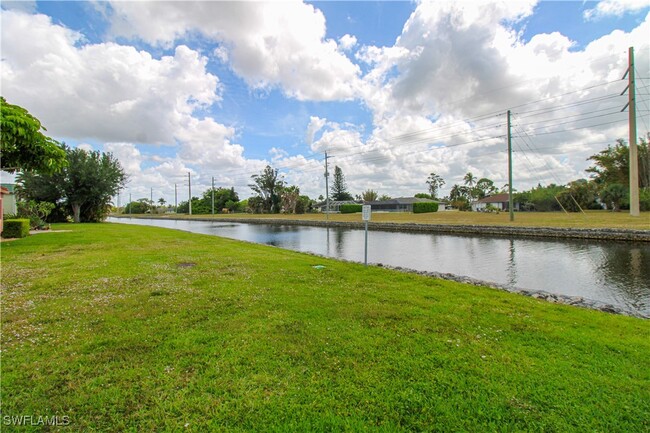 Building Photo - 600 Valley Stream Dr