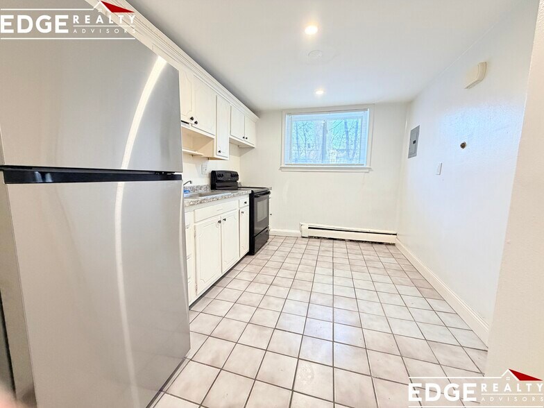 Building Photo - 8 Bryon Rd