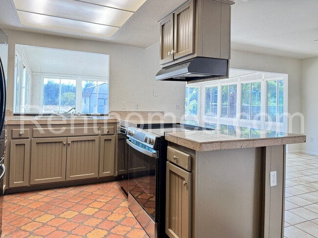 Building Photo - 15917 Arena Dr