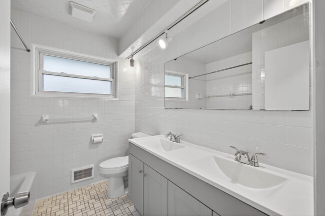 Building Photo - 3953 Arthur St NE