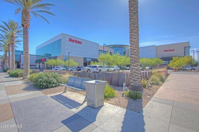 Building Photo - 7117 E Rancho Vista Dr