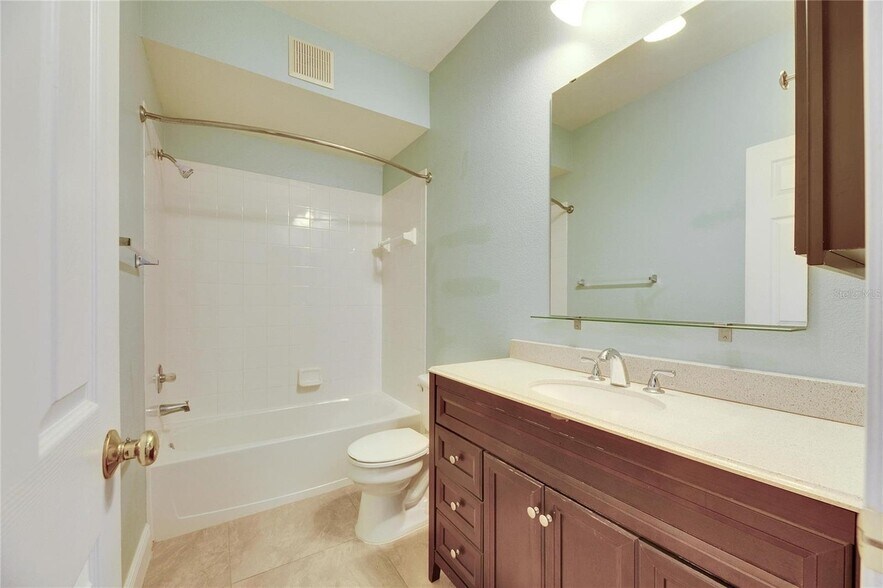Full bathroom # 2 - 13016 Sanctuary Cove Dr