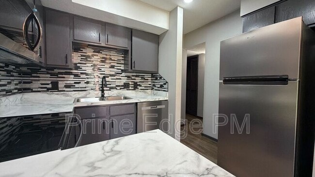 Building Photo - 1741 Ridgehaven Ct