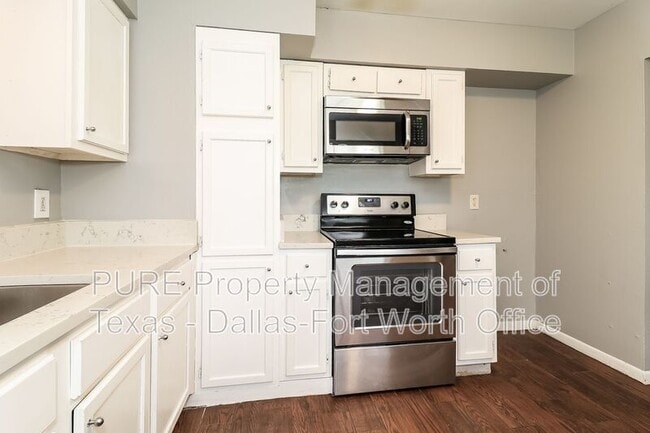 Building Photo - 4256 Ambrose Dr
