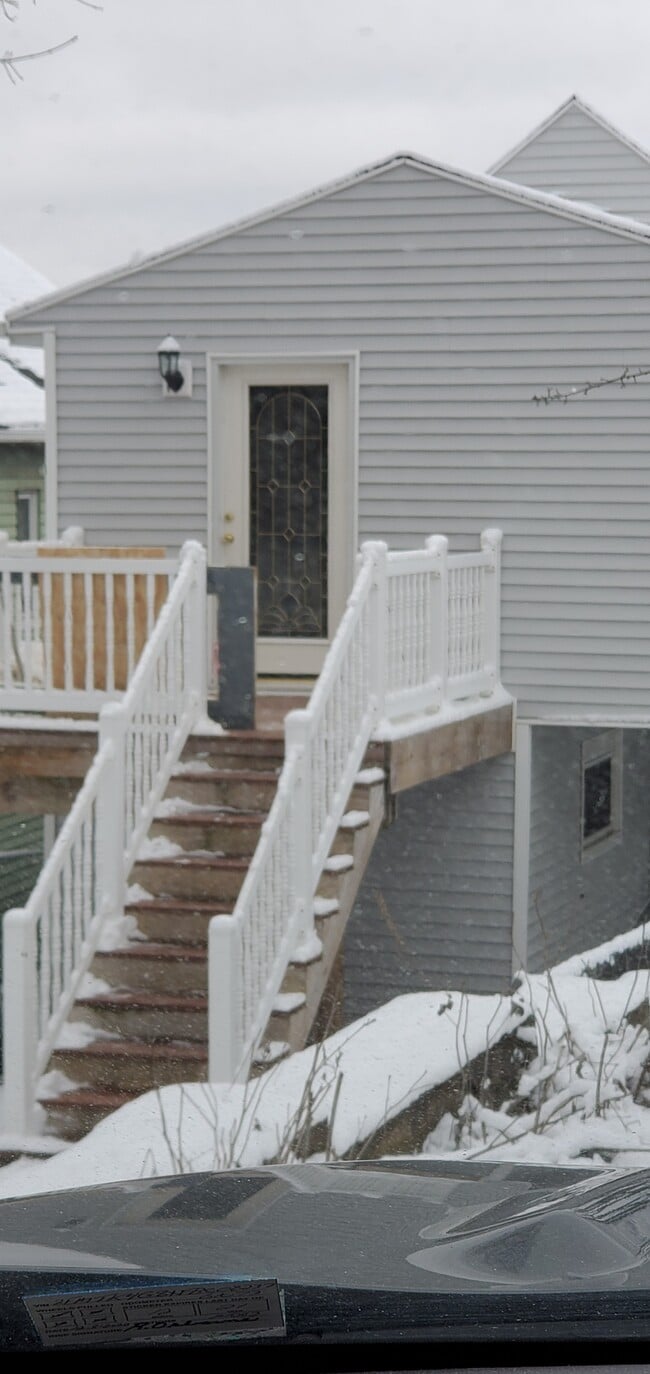 Building Photo - 410 Morton Ave