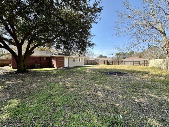 Building Photo - 15508 Hartford Dr