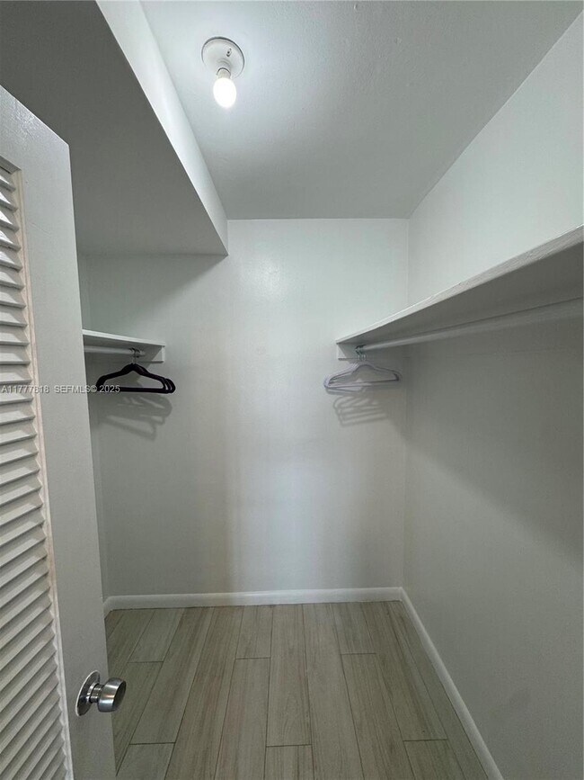 Building Photo - 5161 Collins Ave