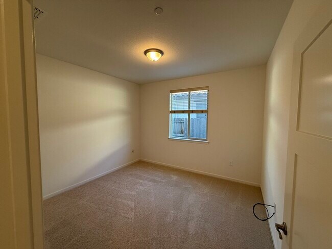 Building Photo - 7428 Bch Pne Wy