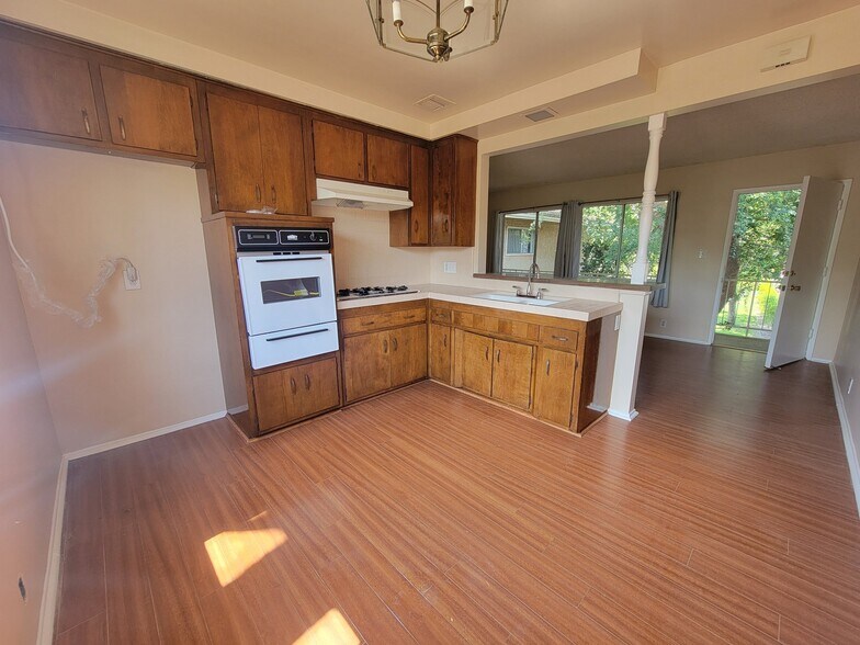 Building Photo - 13530 Leadwell St