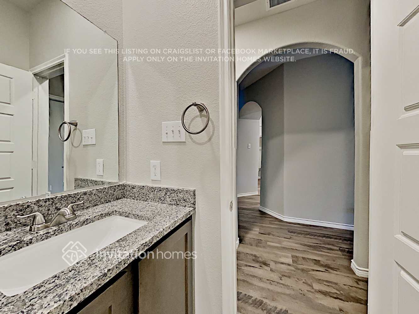 Building Photo - 717 Jamestown Ln