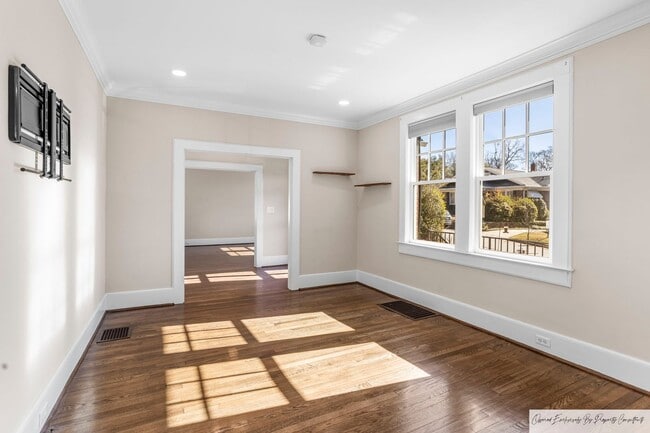 Building Photo - BEAUTIFUL ONE STORY BRICK HOME IN DOWNTOWN...