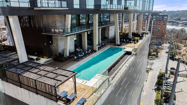 Building Photo - 70 Rainey St