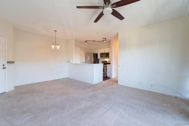 Building Photo - 2 Bedroom, 2 Bath Condo in Sun Rise Community