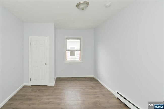 Building Photo - 45-47-47 Hedden Terrace