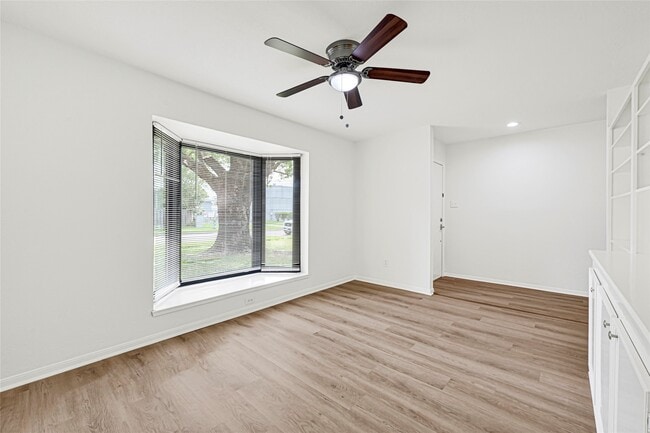 Building Photo - 10206 Sagebluff Dr
