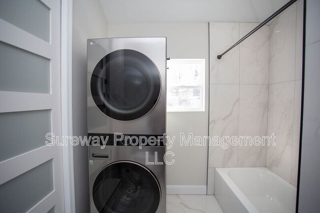 Building Photo - 200 Chestnut St