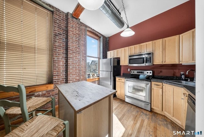Building Photo - 325 Lafayette St
