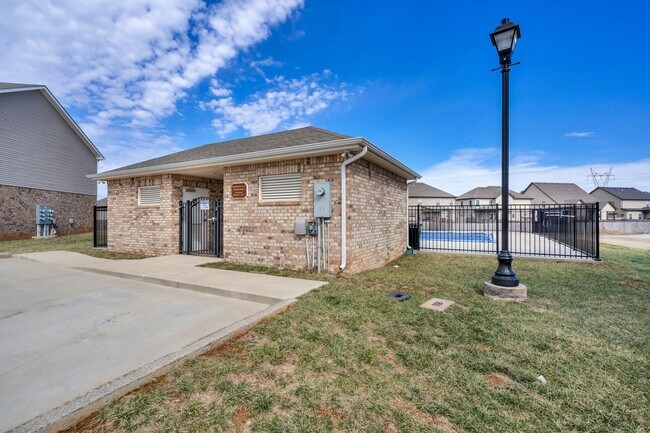 Building Photo - Pet Friendly Two Bedroom!