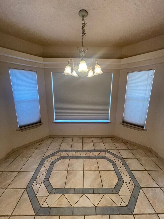 Building Photo - 2677 Stellar Way