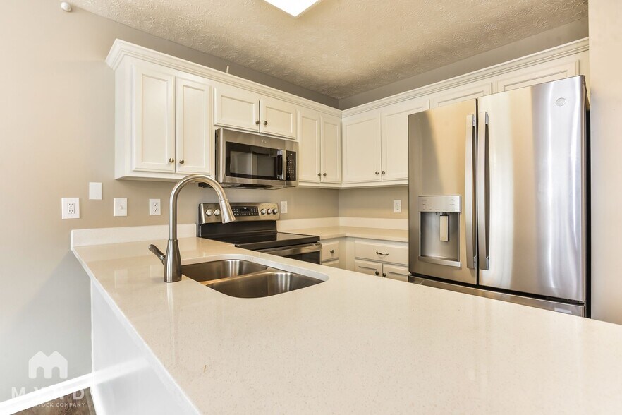 Building Photo - 721 Wildwood Dr