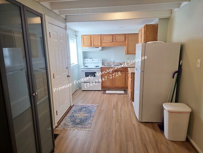 Building Photo - 916 3rd Ave