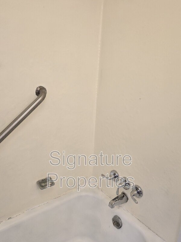 Building Photo - 2182 Morattico Rd