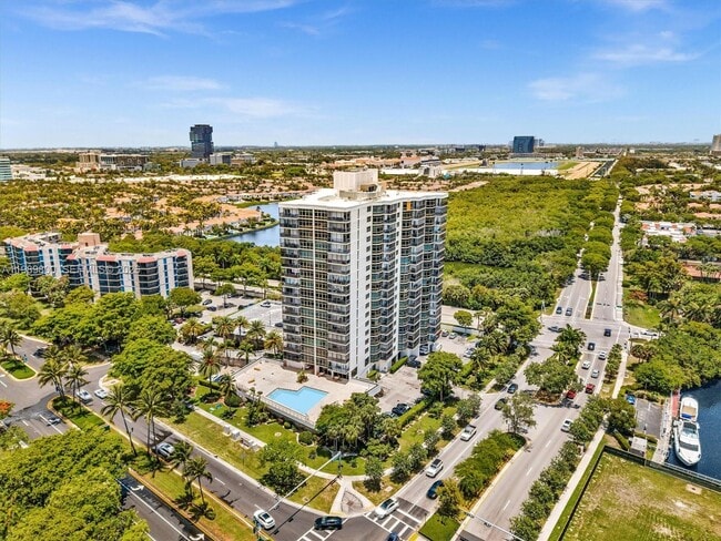 Building Photo - 3375 N Country Club Dr