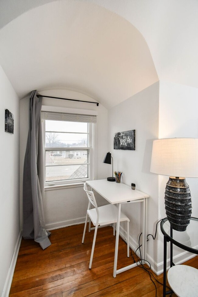 Building Photo - Cozy & Fully Furnished 1-Bedroom Near Sanf...