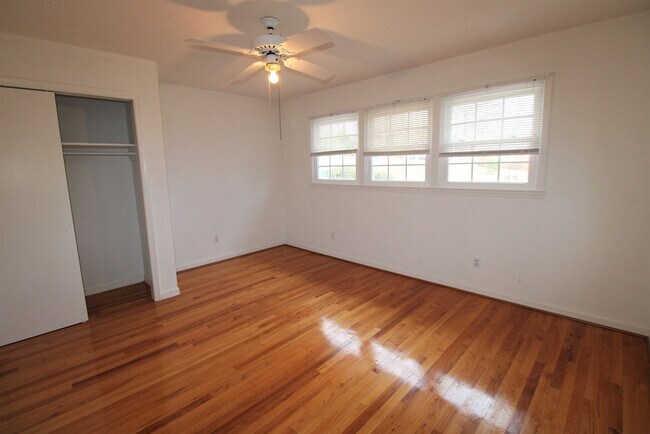 Building Photo - 2378 Valleybrook Rd