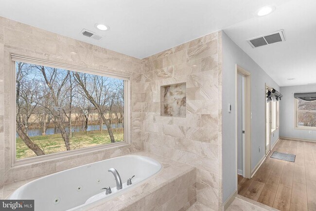 Building Photo - 19451 Youngs Cliff Rd