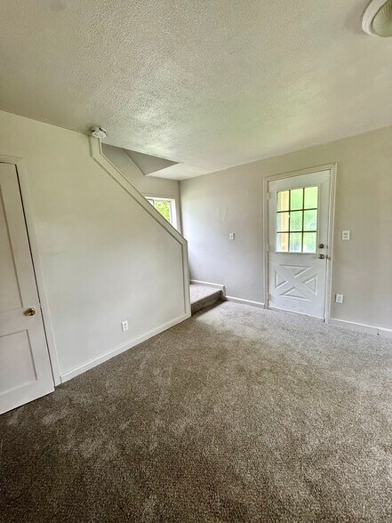 Building Photo - 32772 Missaukee Ct