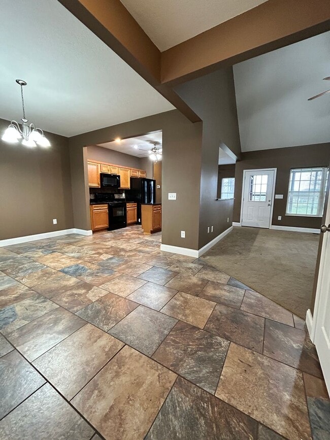 Building Photo - 310 Oak Vista Dr