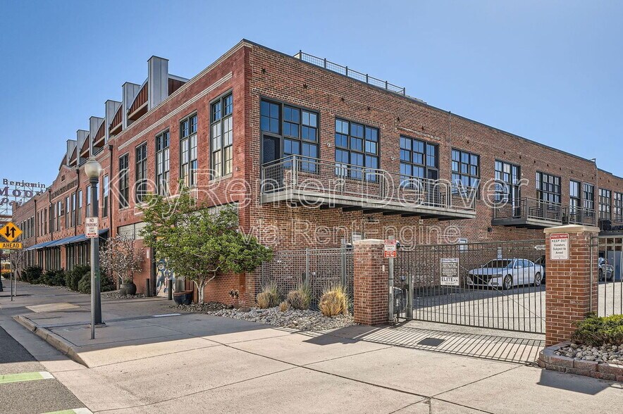 Building Photo - 2441 N Broadway