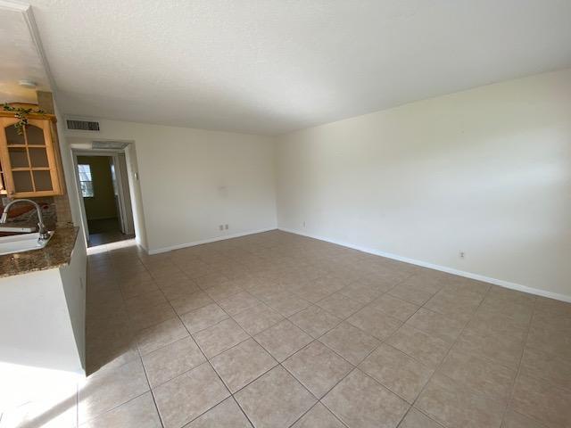 Building Photo - 183 Andover H