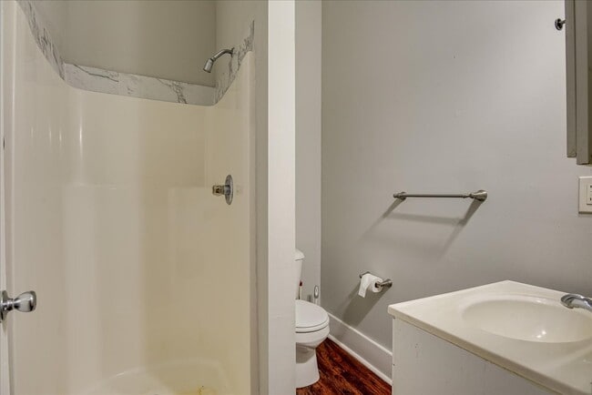 Building Photo - 828 Broad St