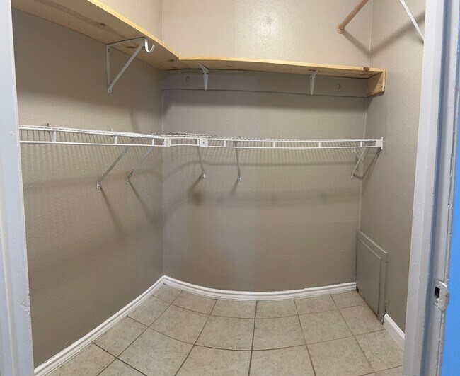 Building Photo - 8110 Albacore Dr