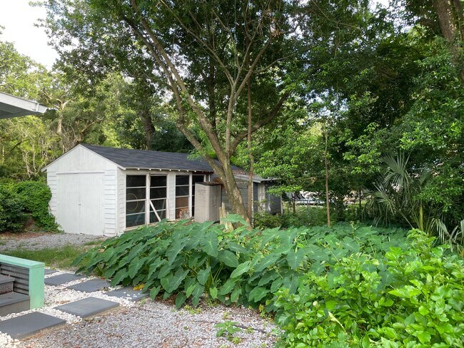 Building Photo - 2/1 Beach Bungalow in Biloxi