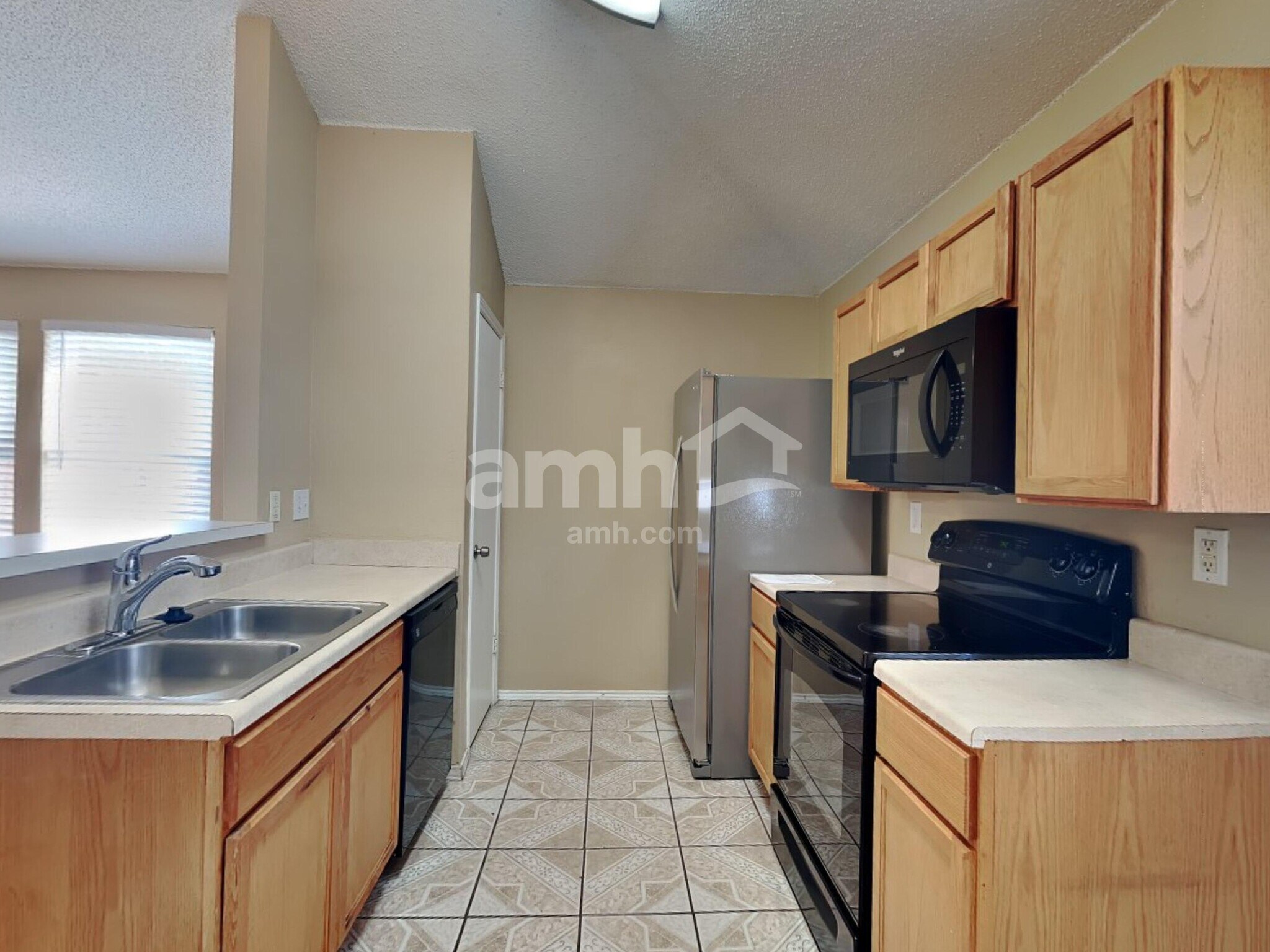 Building Photo - 702 Castlewick Ct