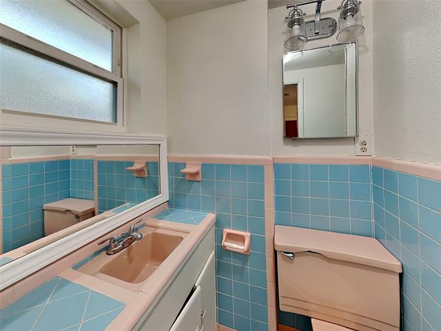 Building Photo - 2102 Elmwood Blvd