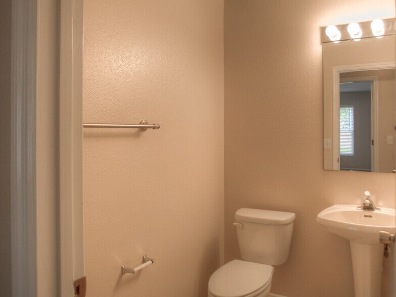 Building Photo - 4033 Banbury Cir