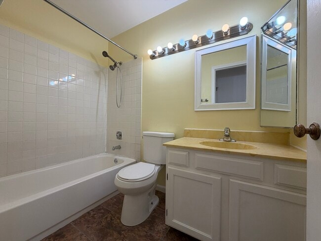 Building Photo - 301 Cherrywood Ct